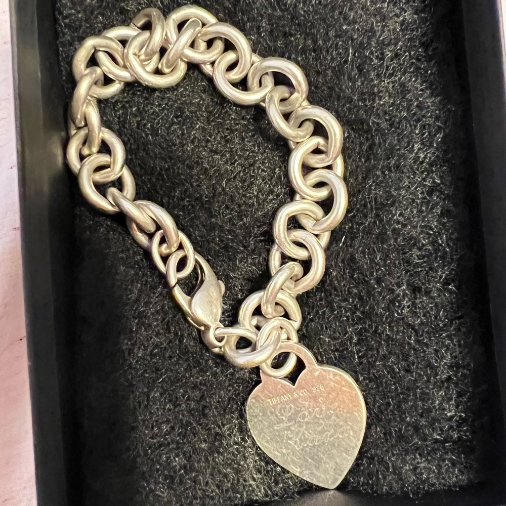 TIFFANY & CO.Sterling Silver Heart Tag Charm Bracelet